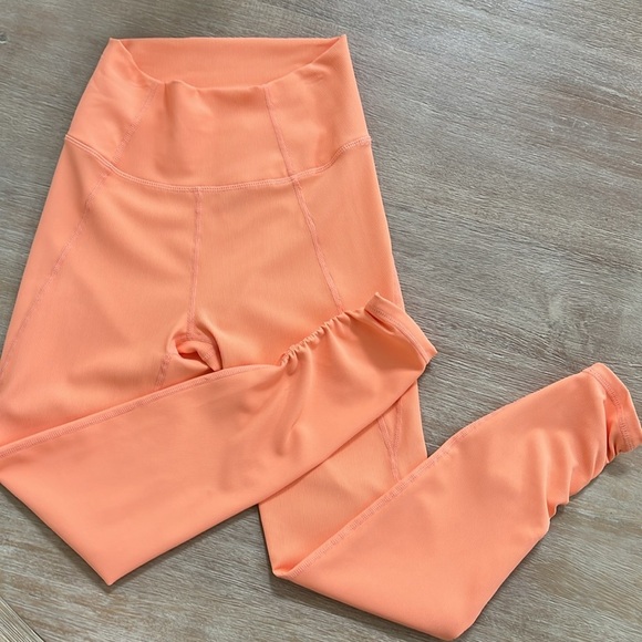 Wilo active 2 piece crop top and ribbed leggings set small - Picture 6 of 7